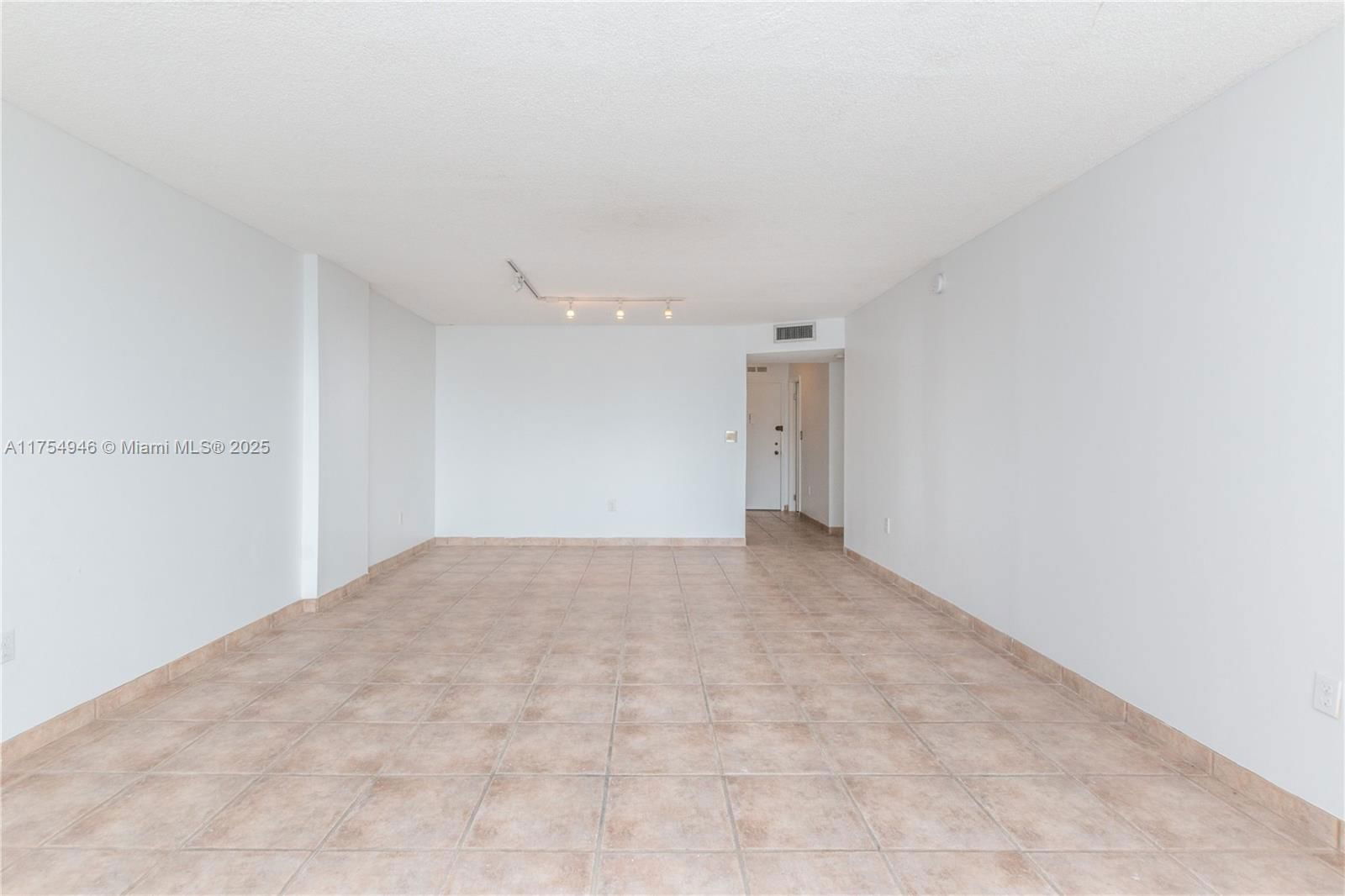 Real estate property located at 2780 183rd St #1810, Miami-dade, Commodore Plaza Condo, Aventura, FL