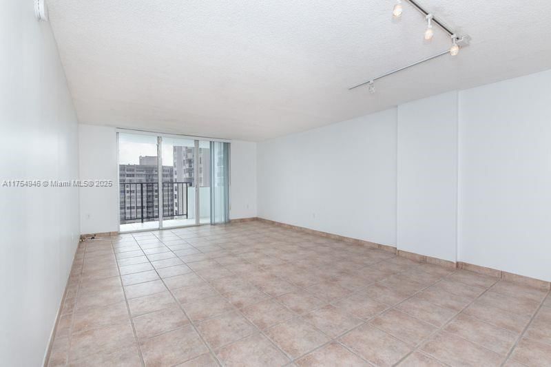 Real estate property located at 2780 183rd St #1810, Miami-dade, Commodore Plaza Condo, Aventura, FL