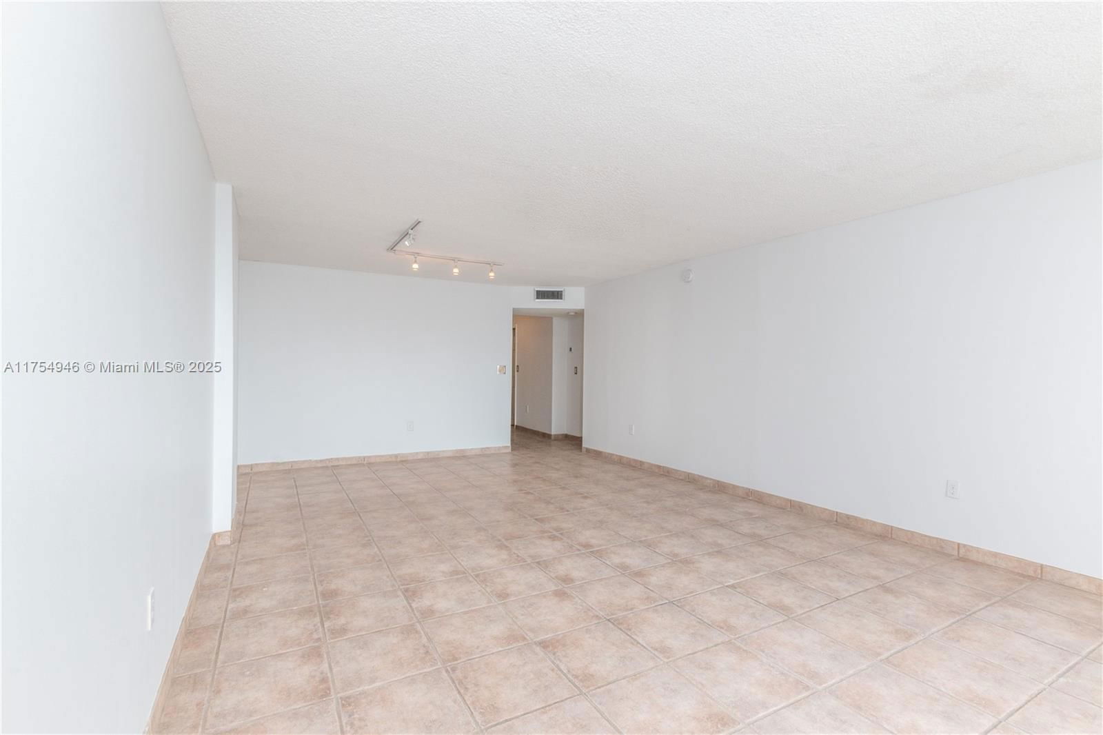 Real estate property located at 2780 183rd St #1810, Miami-dade, Commodore Plaza Condo, Aventura, FL