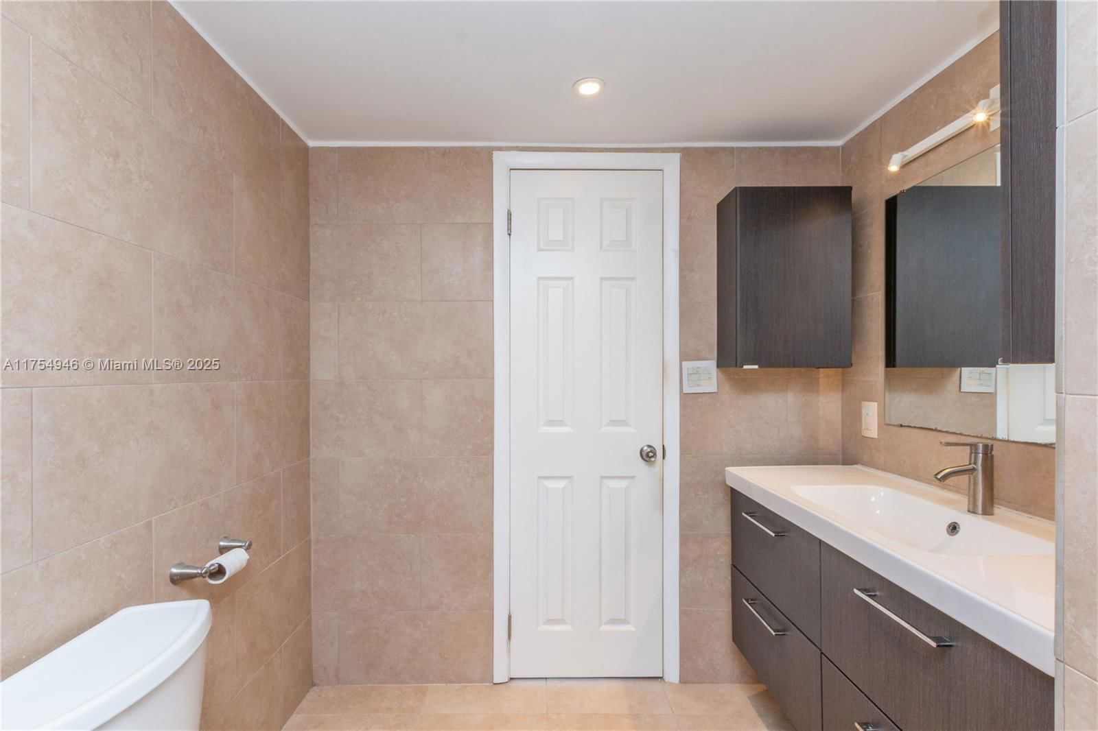 Real estate property located at 2780 183rd St #1810, Miami-dade, Commodore Plaza Condo, Aventura, FL