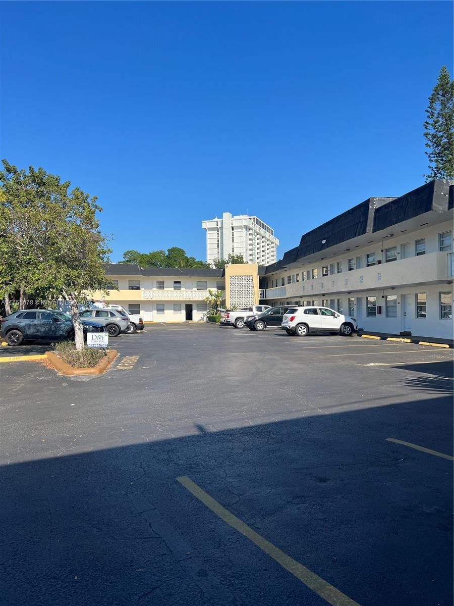 Real estate property located at 1860 Venice Park Dr #211, Miami-dade, Hidden Waters Condo, North Miami, FL