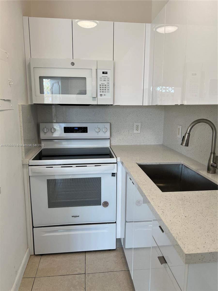 Real estate property located at 1860 Venice Park Dr #211, Miami-dade, Hidden Waters Condo, North Miami, FL