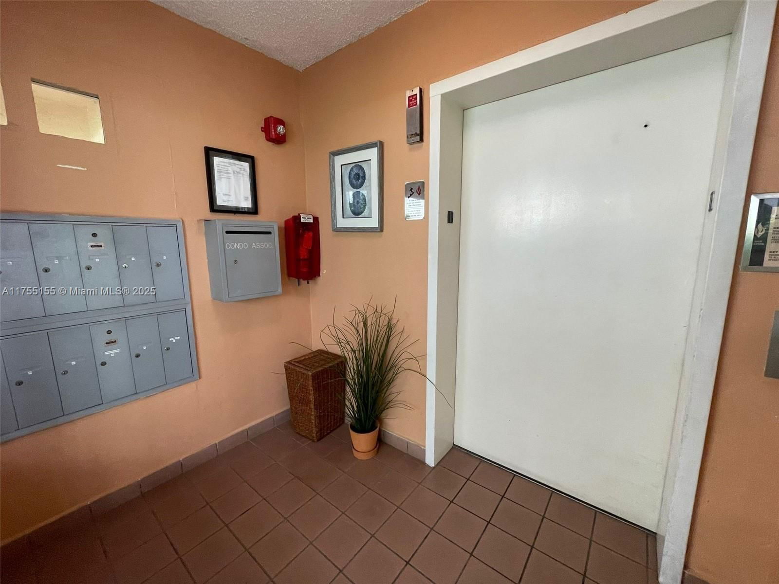 Real estate property located at 821 Euclid Ave #403, Miami-dade, 821 Euclid Condo, Miami Beach, FL