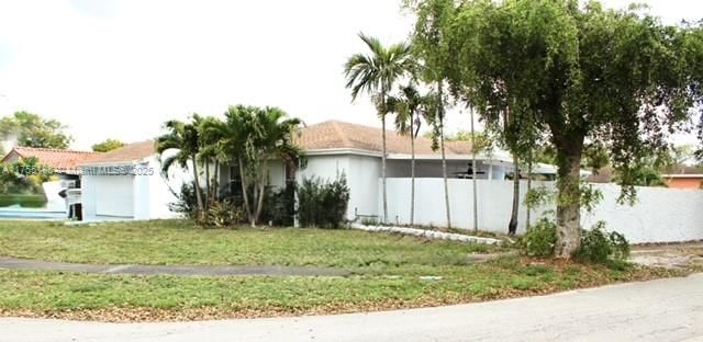 Real estate property located at 19425 62nd Ct, Miami-dade, Country Lake Manors Sec 3, Hialeah, FL