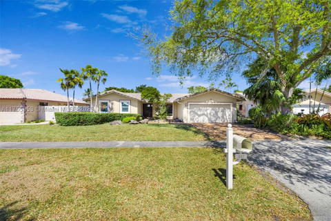 Real estate property located at 847 Plantation Cir, Broward, Plantation Hills 1 Sec, Plantation, FL