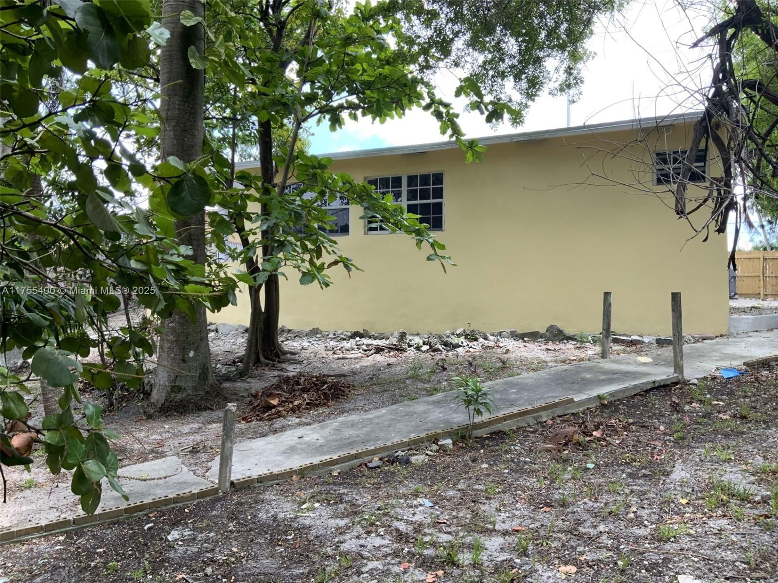 Real estate property located at 13520 17th Ave, Miami-dade, 1st Addn To Pine Tree Lak, Opa-Locka, FL