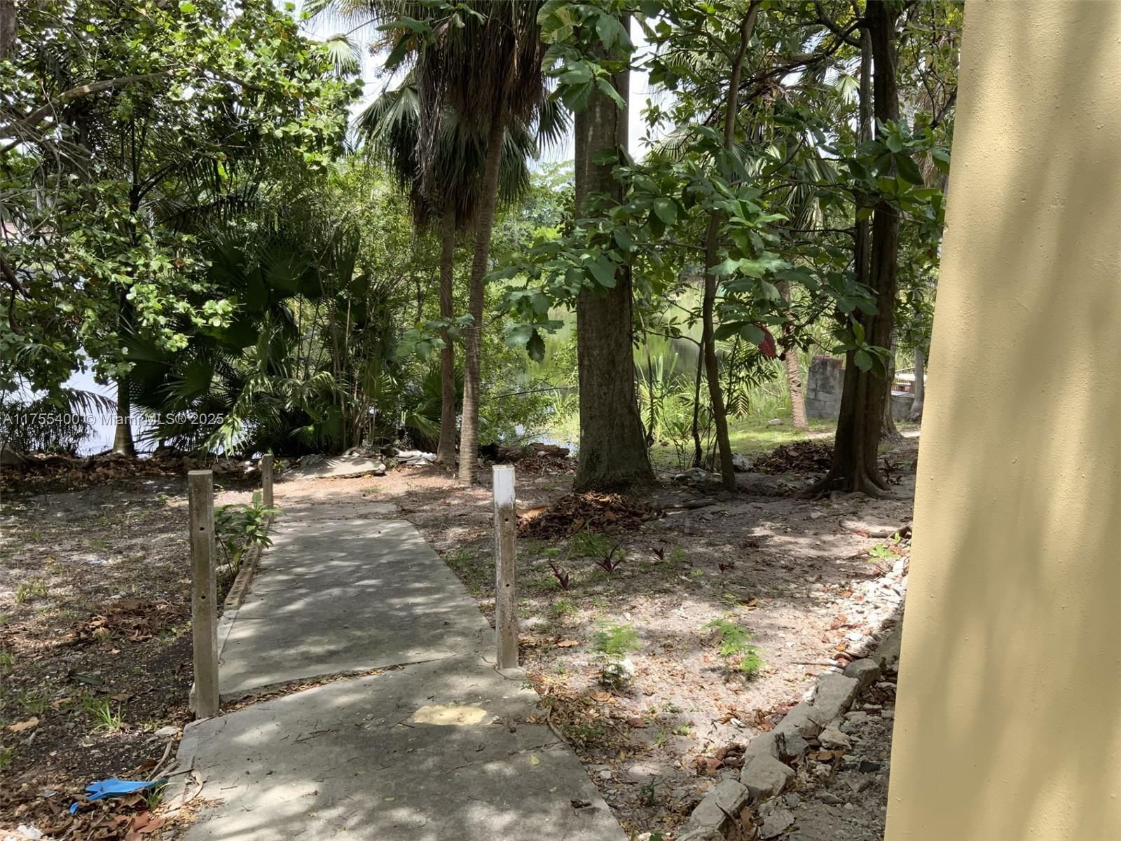 Real estate property located at 13520 17th Ave, Miami-dade, 1st Addn To Pine Tree Lak, Opa-Locka, FL