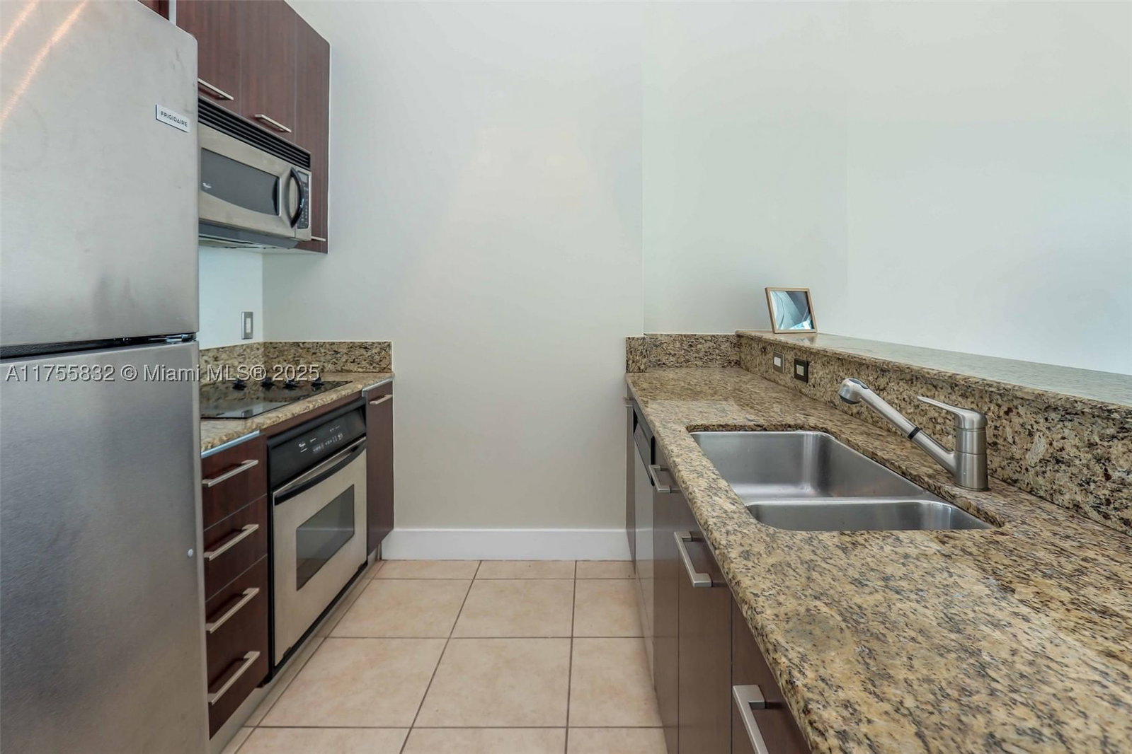 Real estate property located at 9055 73rd Ct #609, Miami-dade, Metropolis I At Dadeland, Miami, FL