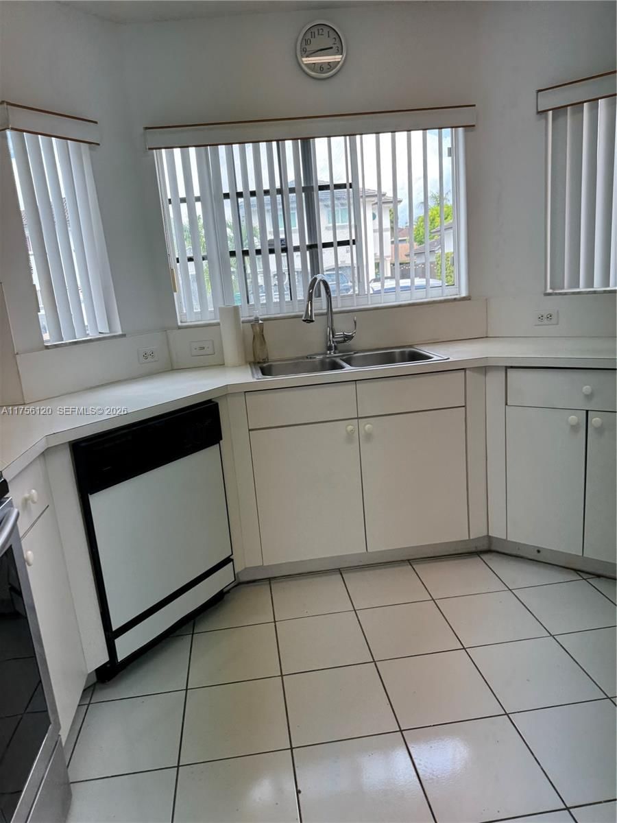 Real estate property located at 14156 163rd Ter, Miami-dade, Laguna Ponds Sec 2, Miami, FL