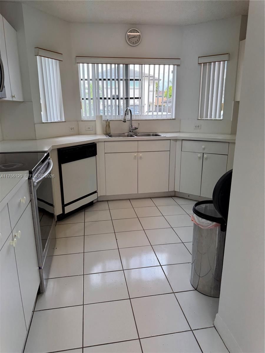 Real estate property located at 14156 163rd Ter, Miami-dade, Laguna Ponds Sec 2, Miami, FL