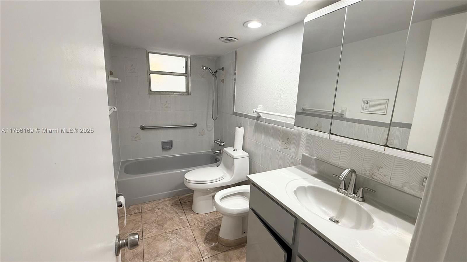 Real estate property located at 10500 32nd Ct, Miami-dade, Acme Gulfair 2nd Addn, Miami, FL