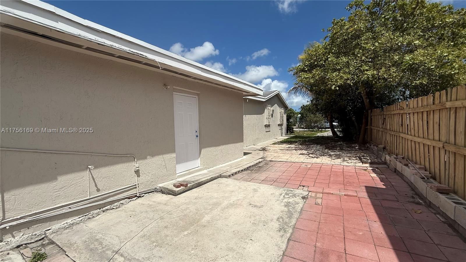 Real estate property located at 10500 32nd Ct, Miami-dade, Acme Gulfair 2nd Addn, Miami, FL