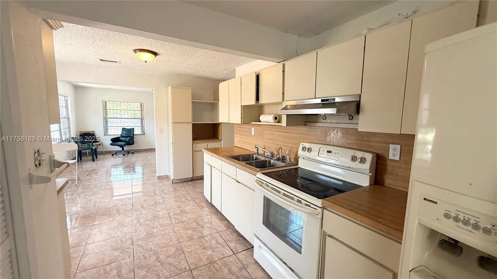 Real estate property located at 10500 32nd Ct, Miami-dade, Acme Gulfair 2nd Addn, Miami, FL