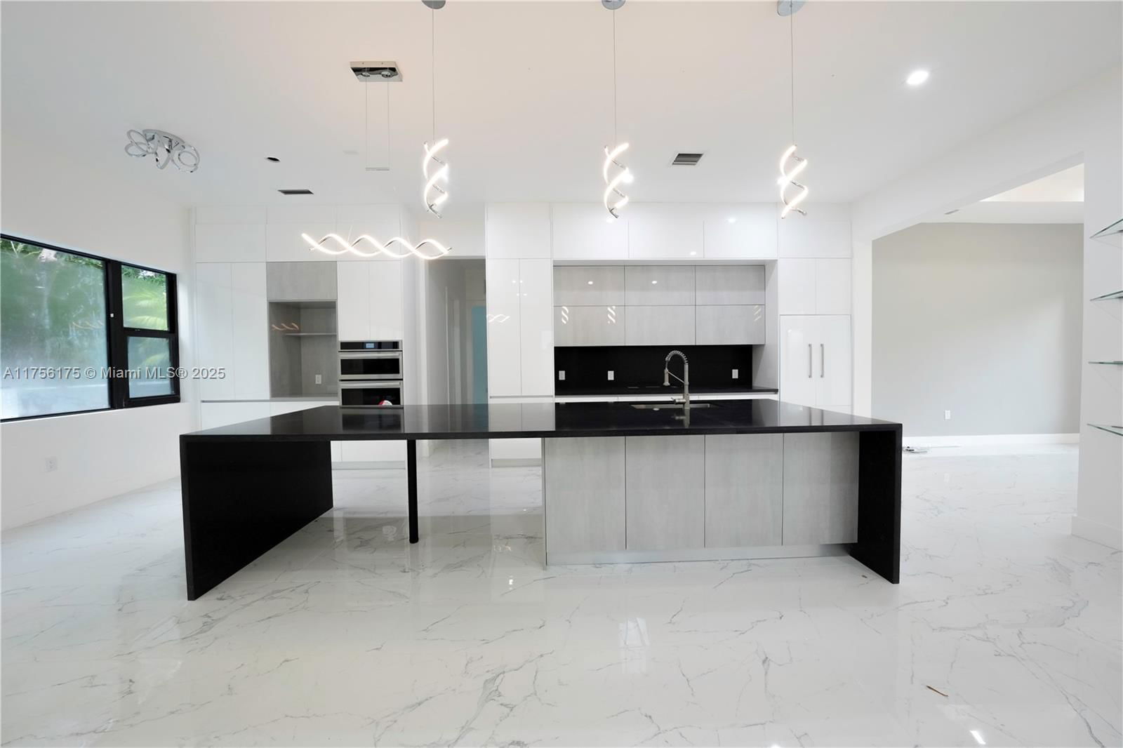 Real estate property located at 13083 Davie Oaks Dr, Broward, The Oaks Of Davie, Davie, FL