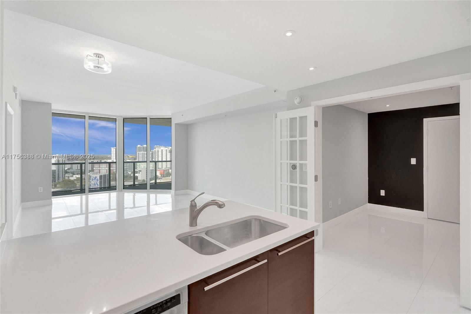 Real estate property located at 1900 Bayshore Dr #2016, Miami-dade, Quantum On The Bay Condo, Miami, FL