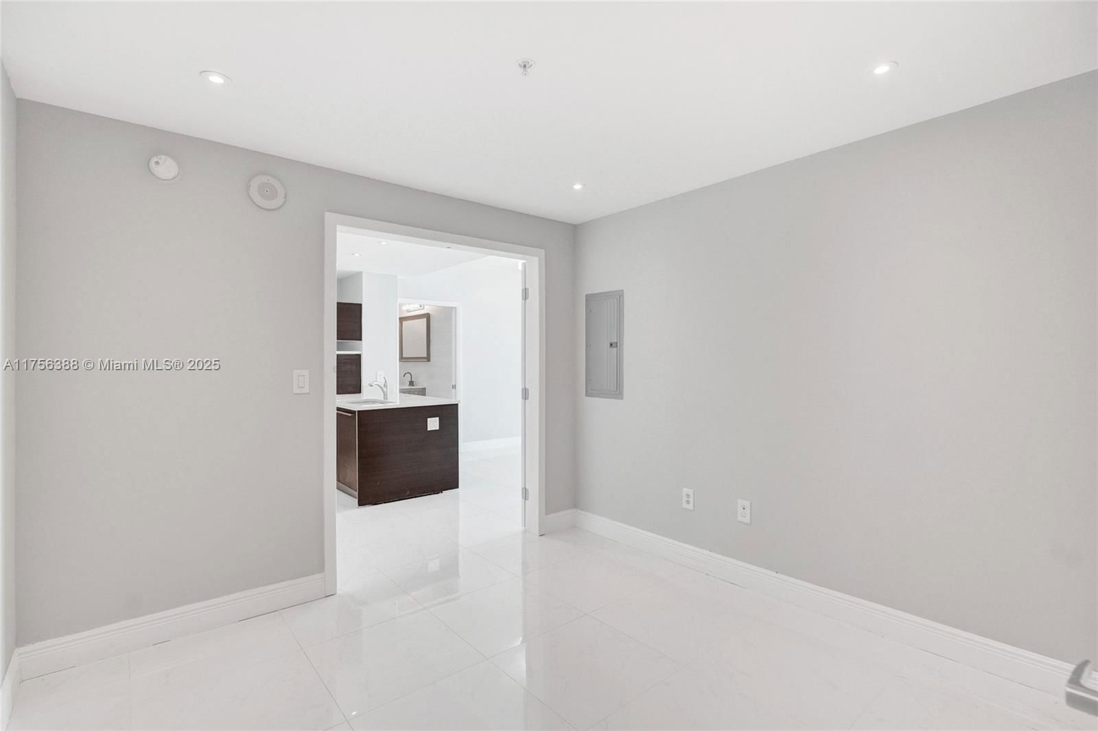 Real estate property located at 1900 Bayshore Dr #2016, Miami-dade, Quantum On The Bay Condo, Miami, FL