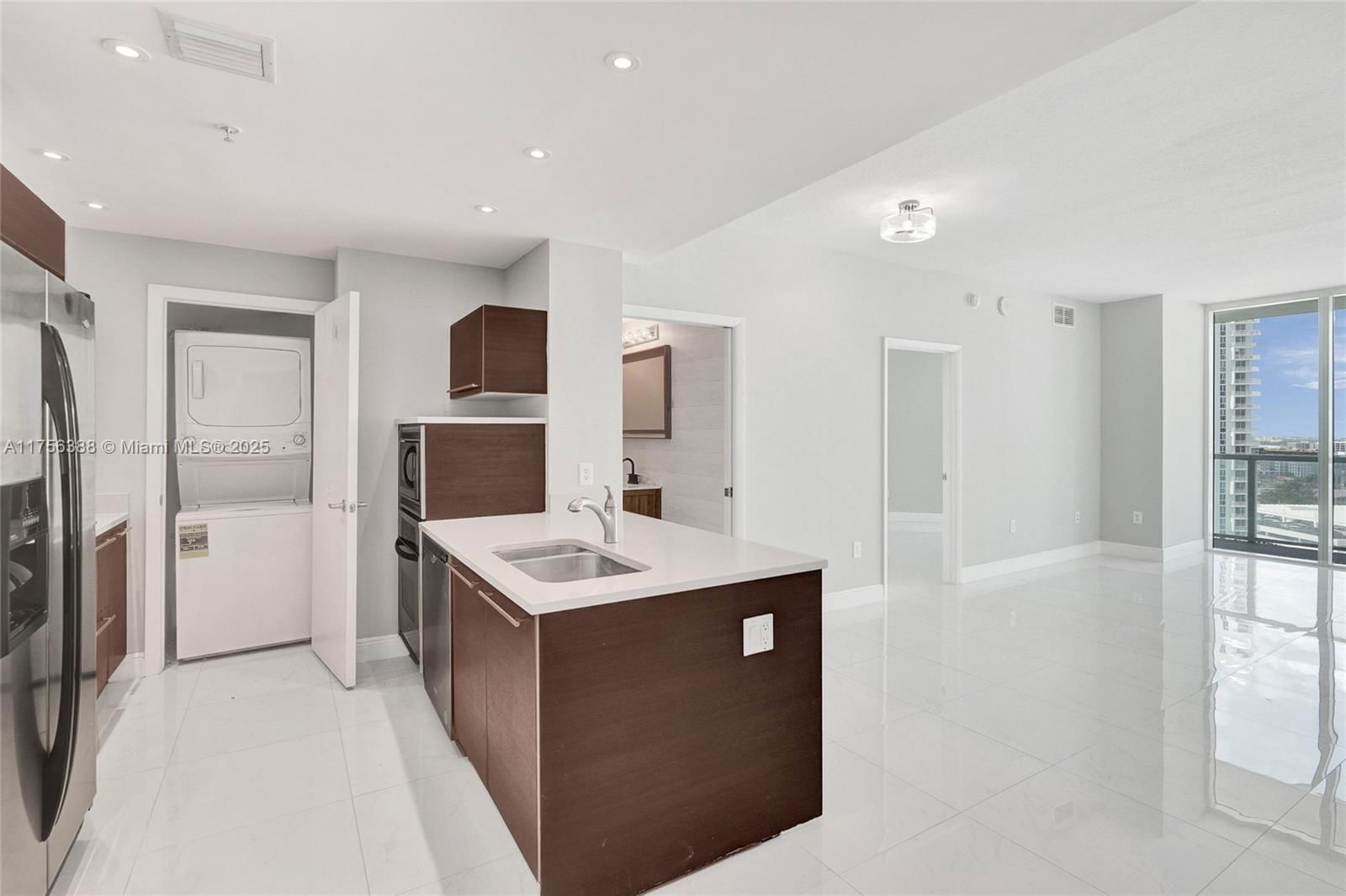 Real estate property located at 1900 Bayshore Dr #2016, Miami-dade, Quantum On The Bay Condo, Miami, FL