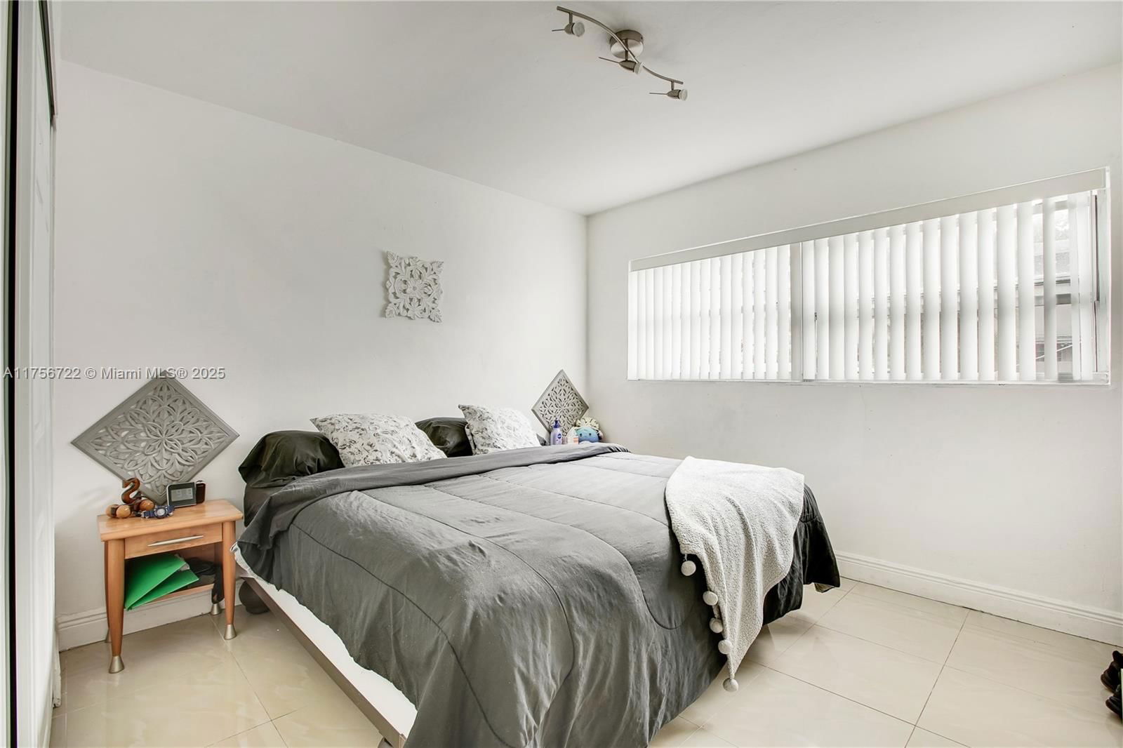 Real estate property located at 11930 19th Dr #7, Miami-dade, Sans Souci Condo, North Miami, FL
