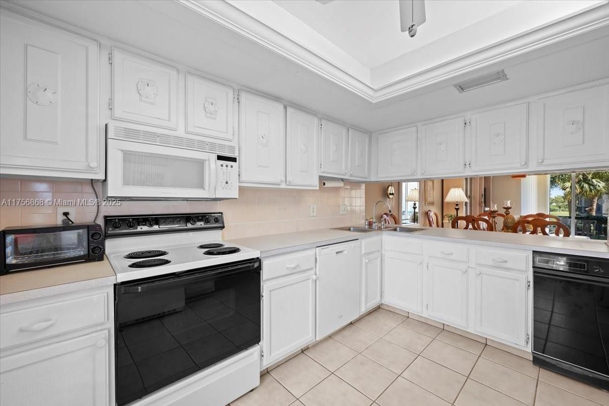 Real estate property located at 18369 Wood Haven Ln J, Martin, Riverbend Condo, Jupiter, FL