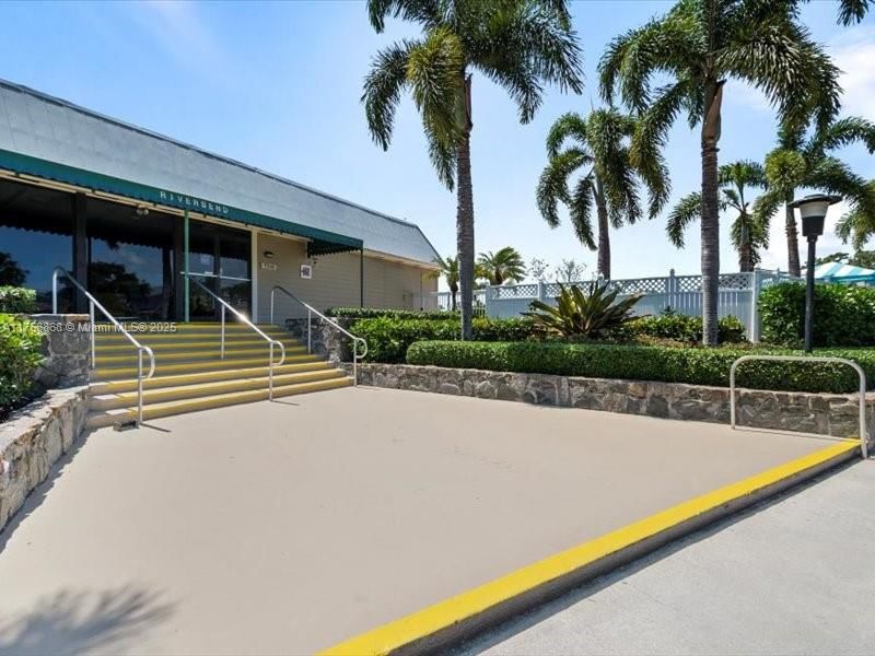 Real estate property located at 18369 Wood Haven Ln J, Martin, Riverbend Condo, Jupiter, FL