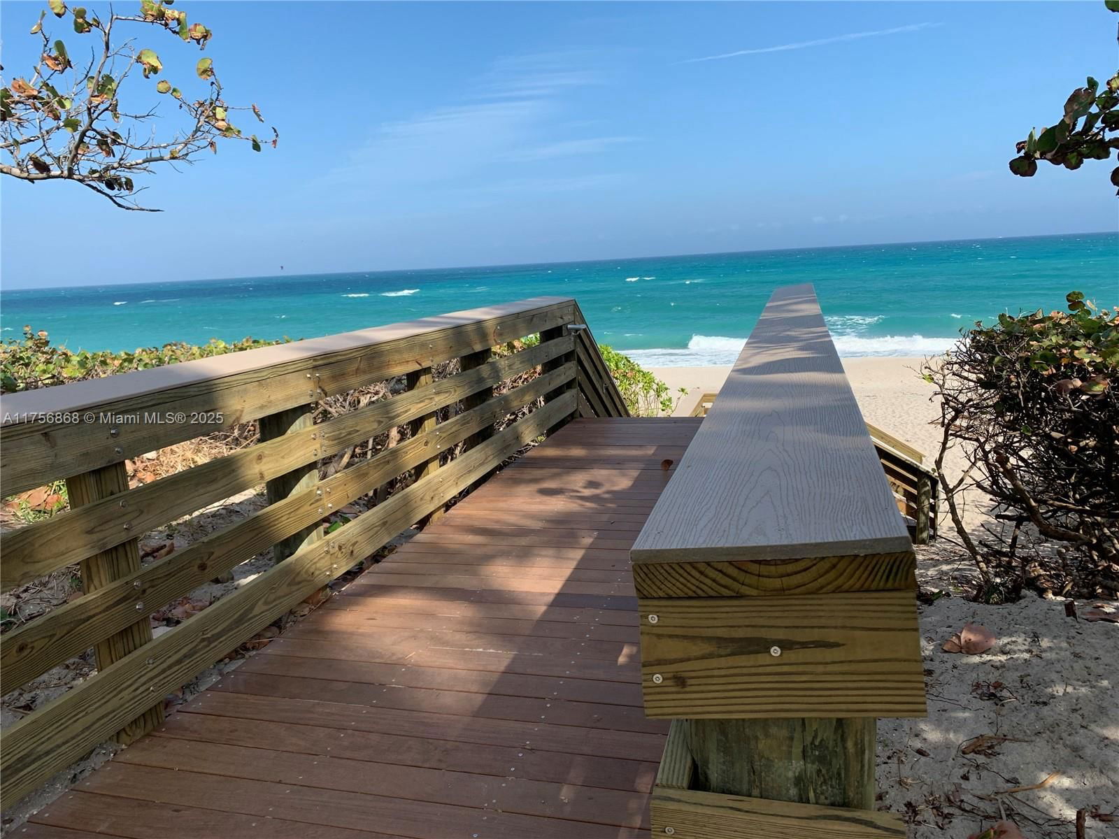 Real estate property located at 18369 Wood Haven Ln J, Martin, Riverbend Condo, Jupiter, FL