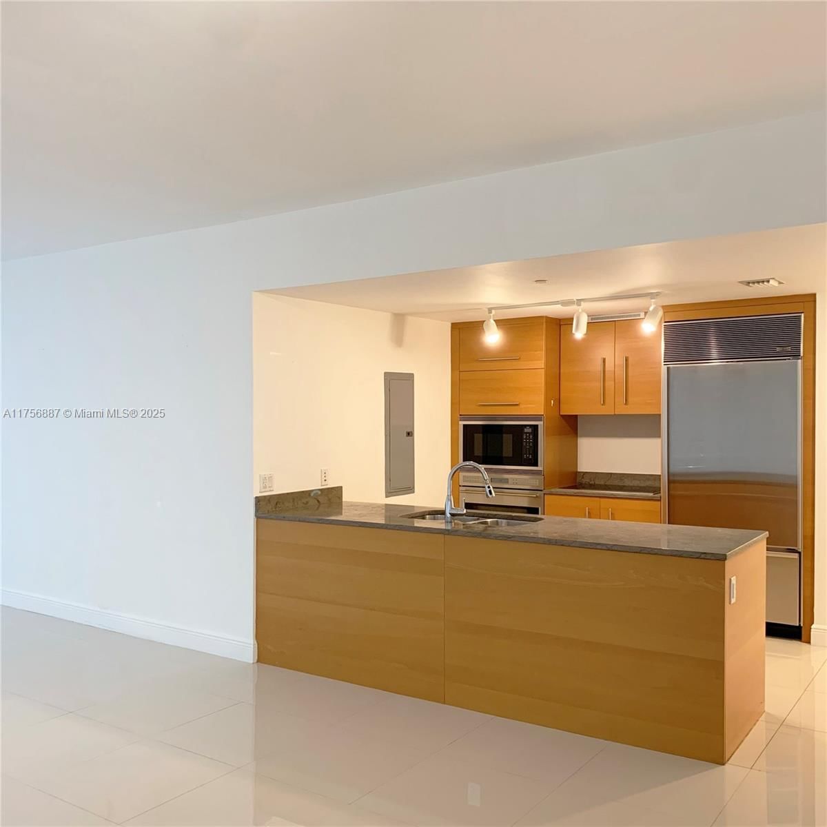Real estate property located at 465 Brickell Ave #1002, Miami-dade, Icon Brickell Condo No 1, Miami, FL