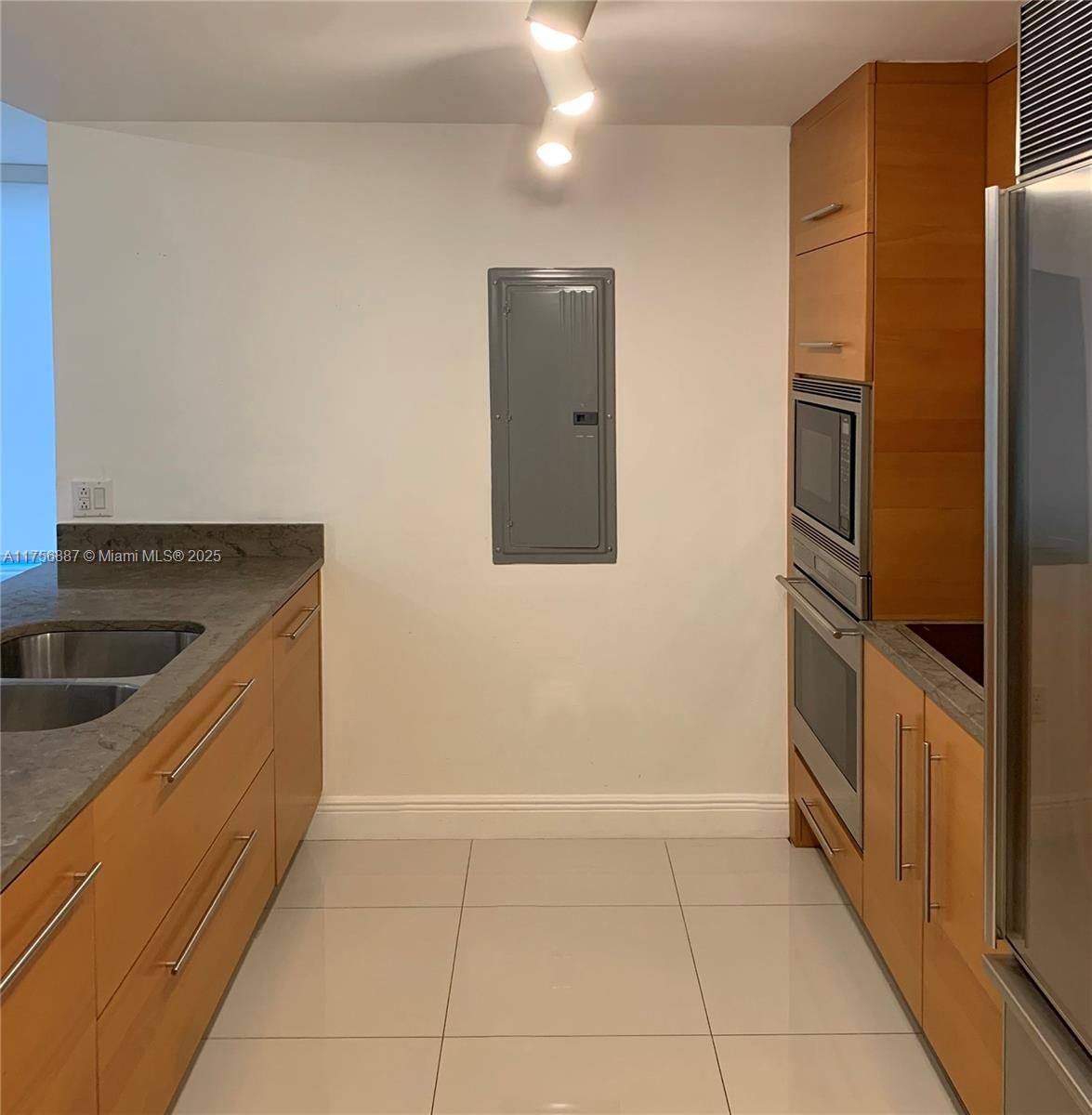 Real estate property located at 465 Brickell Ave #1002, Miami-dade, Icon Brickell Condo No 1, Miami, FL