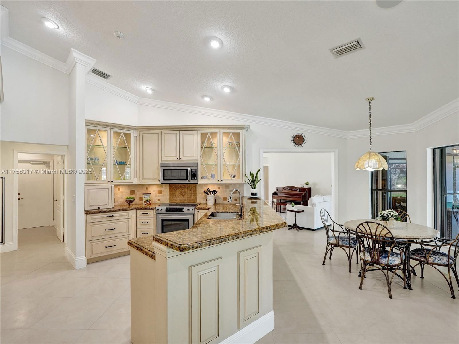 Real estate property located at 1034 Poplar Circle, Broward, Country Isles, Weston, FL