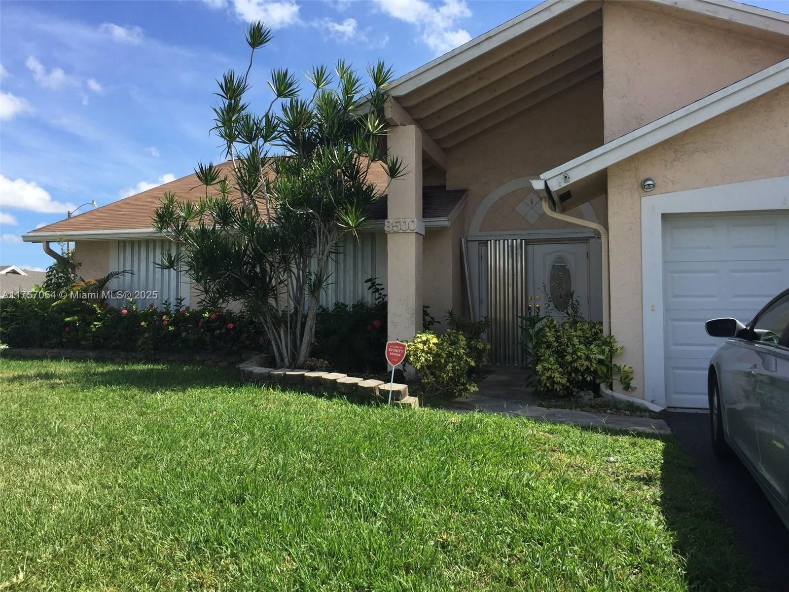 Real estate property located at 8500 52nd Ct, Broward, City Of Lauderhill Sec Thr, Lauderhill, FL