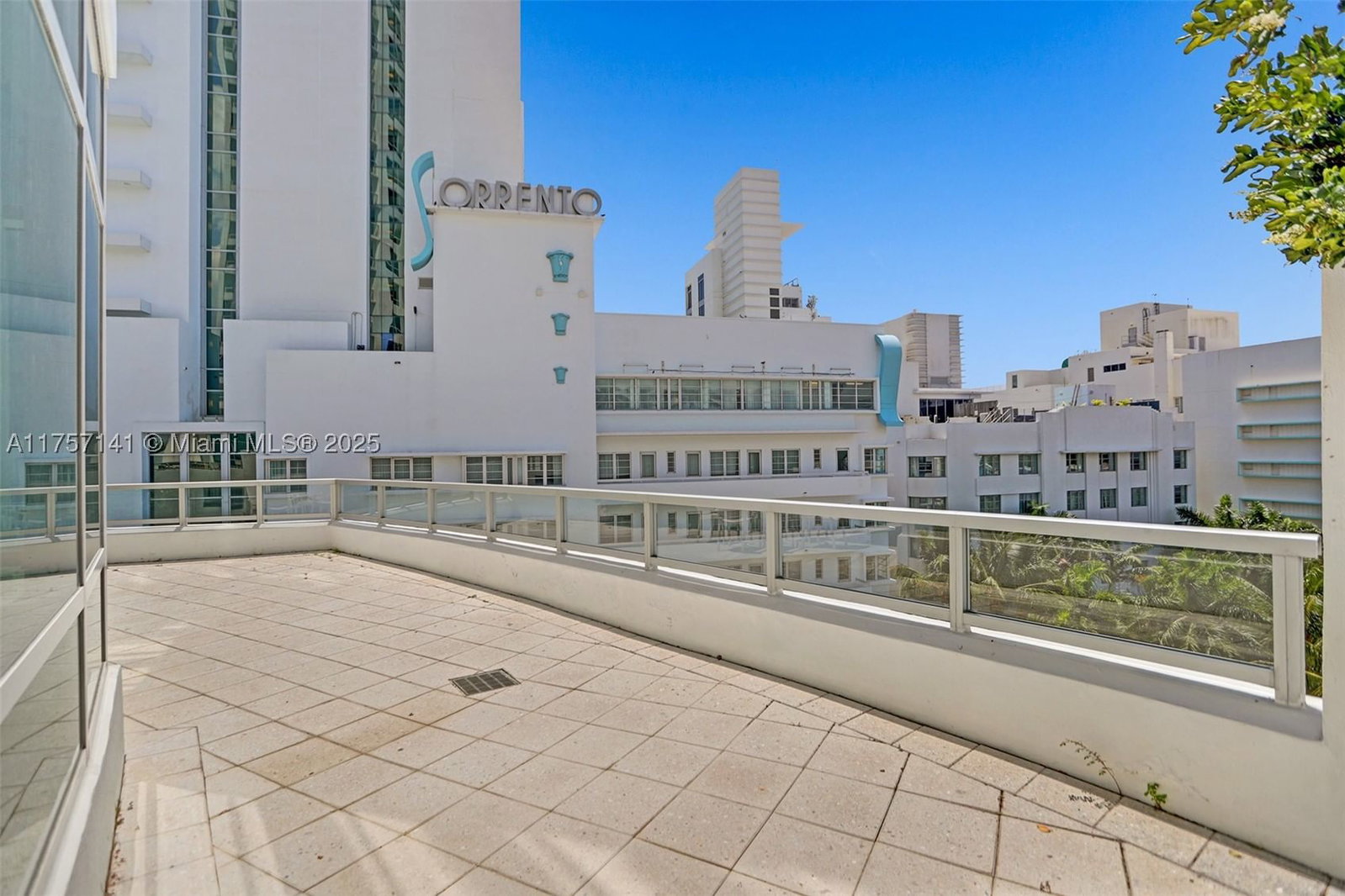 Real estate property located at 4401 Collins Ave #702/704, Miami-dade, Fontainebleau Ii Tresor, Miami Beach, FL