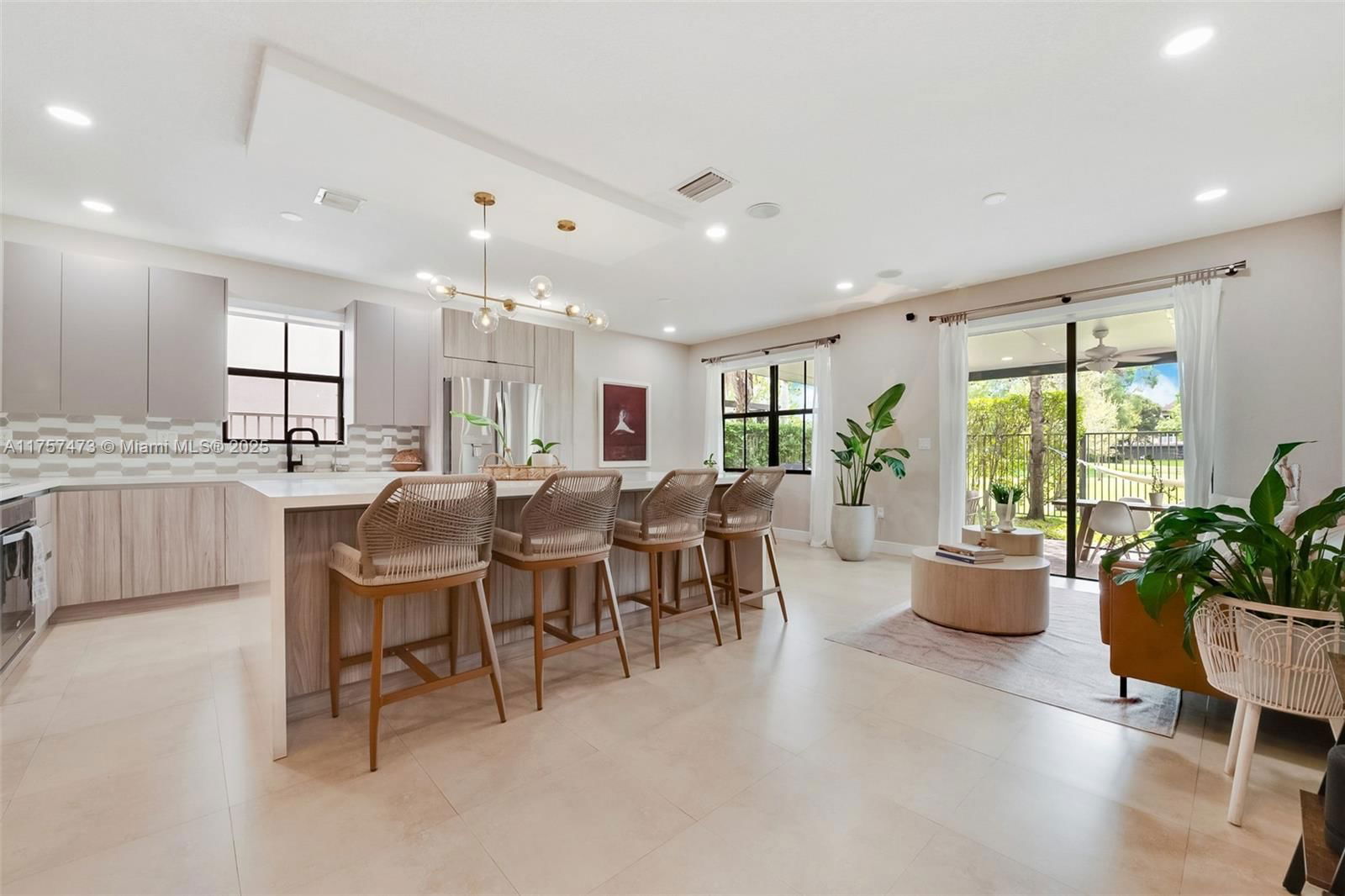 Real estate property located at 9936 10th St, Miami-dade, Fontainebleau West North, Miami, FL