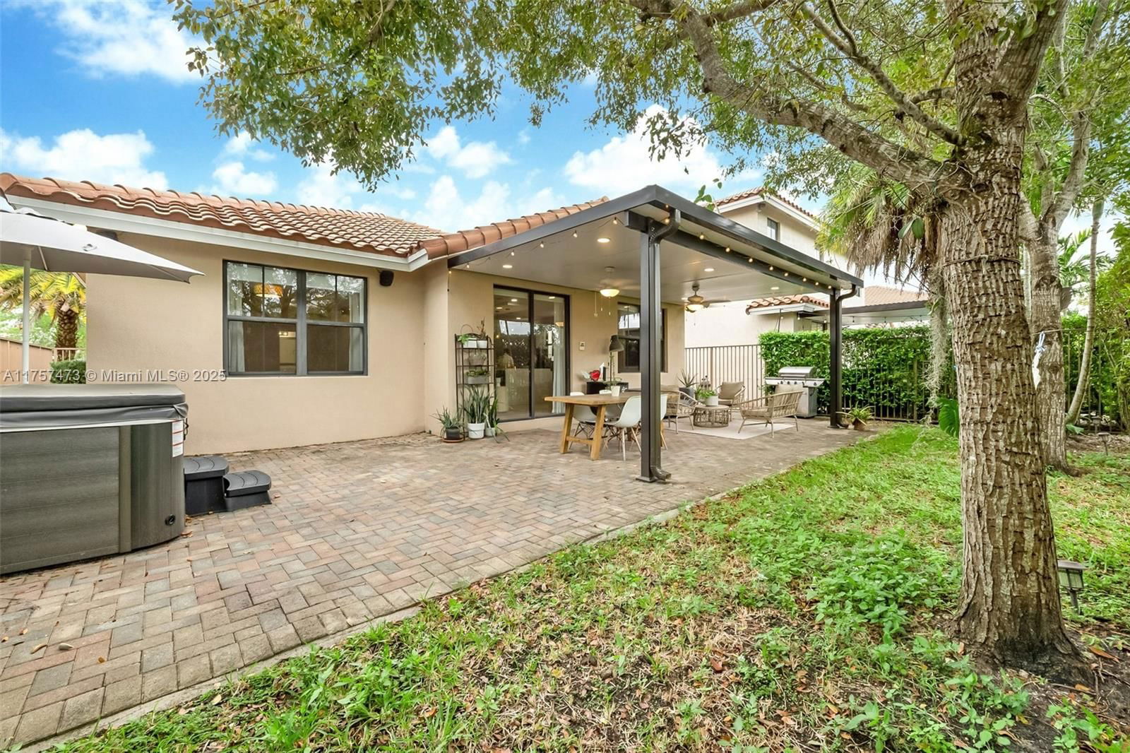 Real estate property located at 9936 10th St, Miami-dade, Fontainebleau West North, Miami, FL