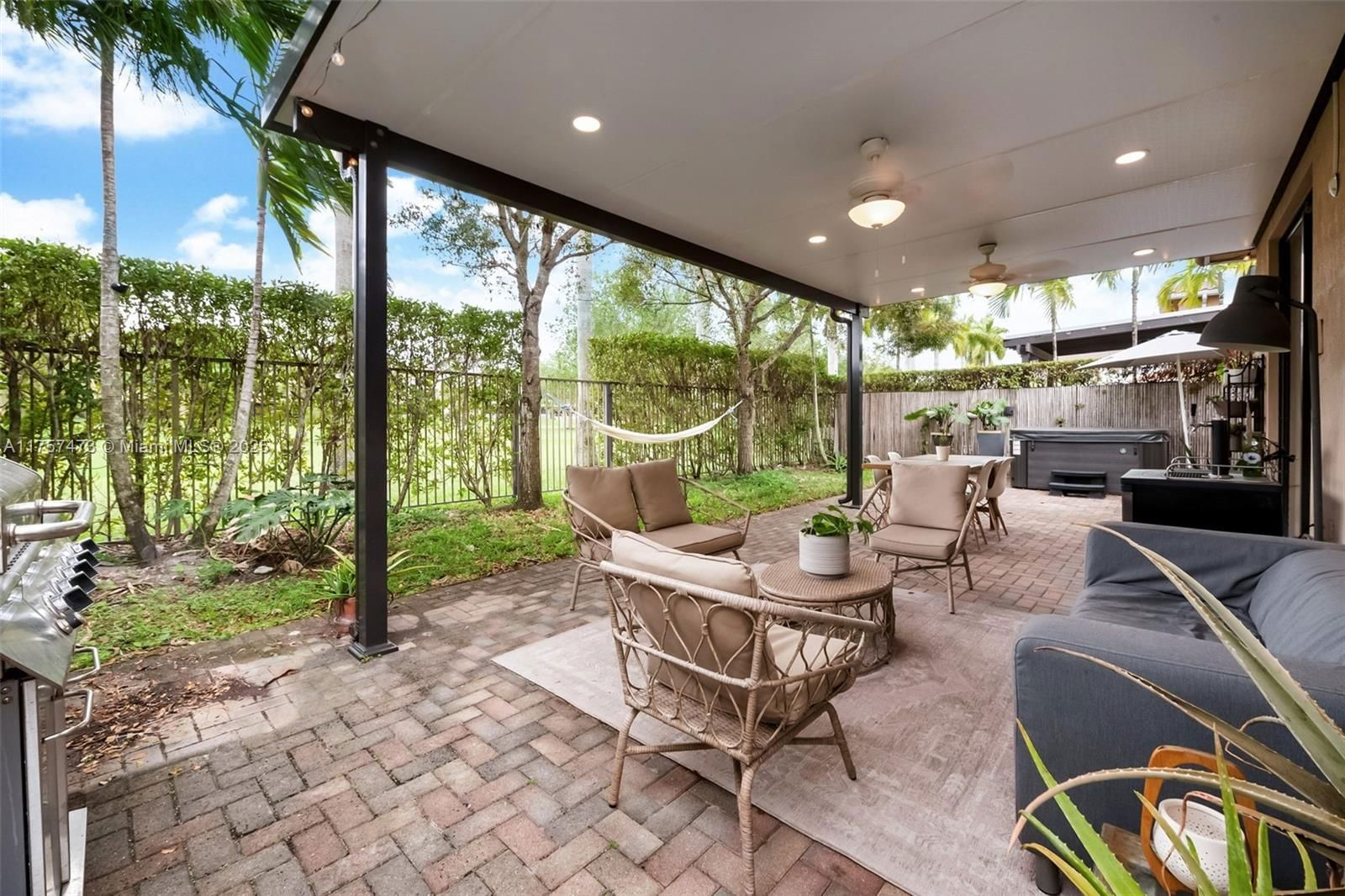 Real estate property located at 9936 10th St, Miami-dade, Fontainebleau West North, Miami, FL