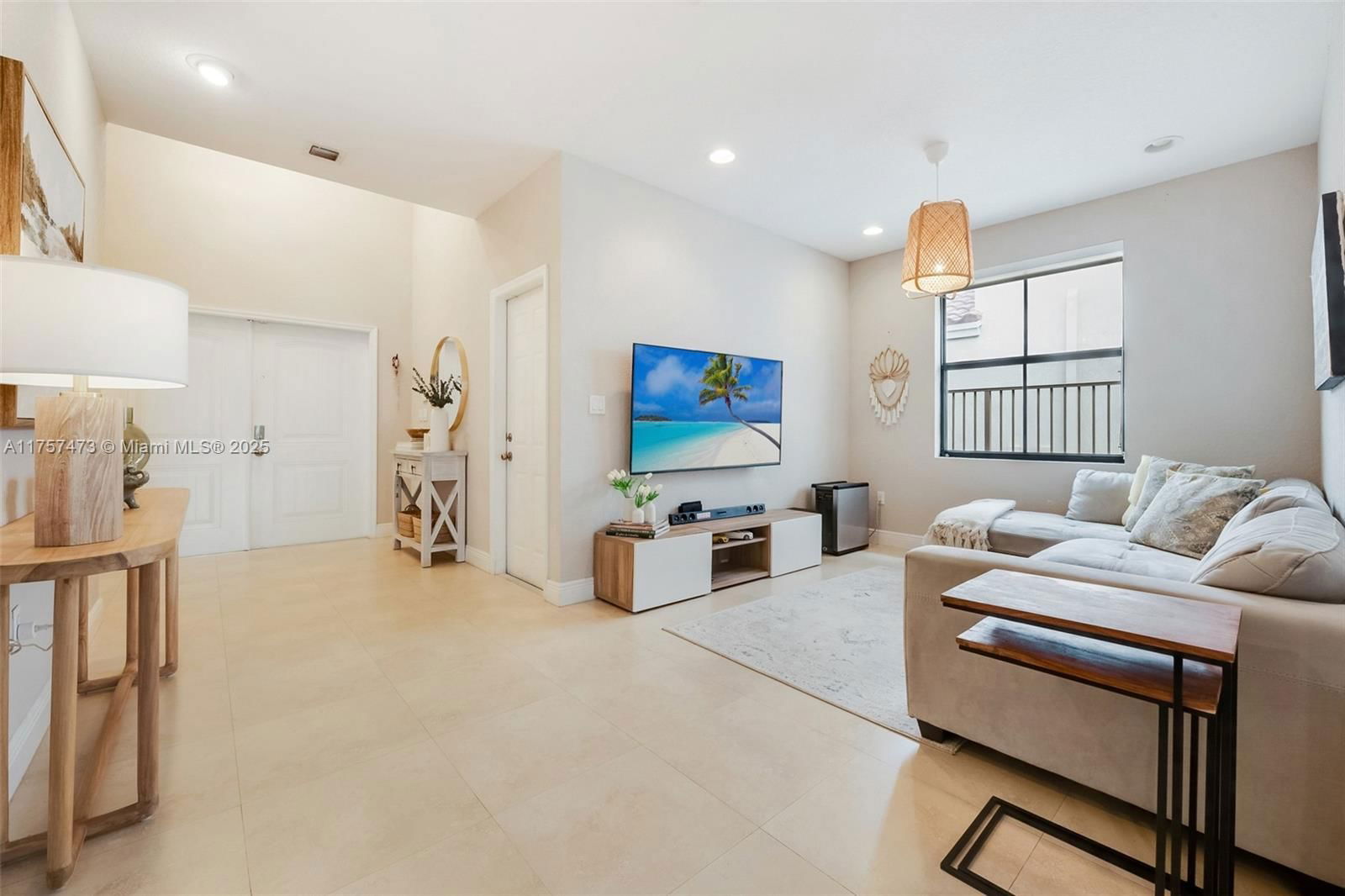 Real estate property located at 9936 10th St, Miami-dade, Fontainebleau West North, Miami, FL