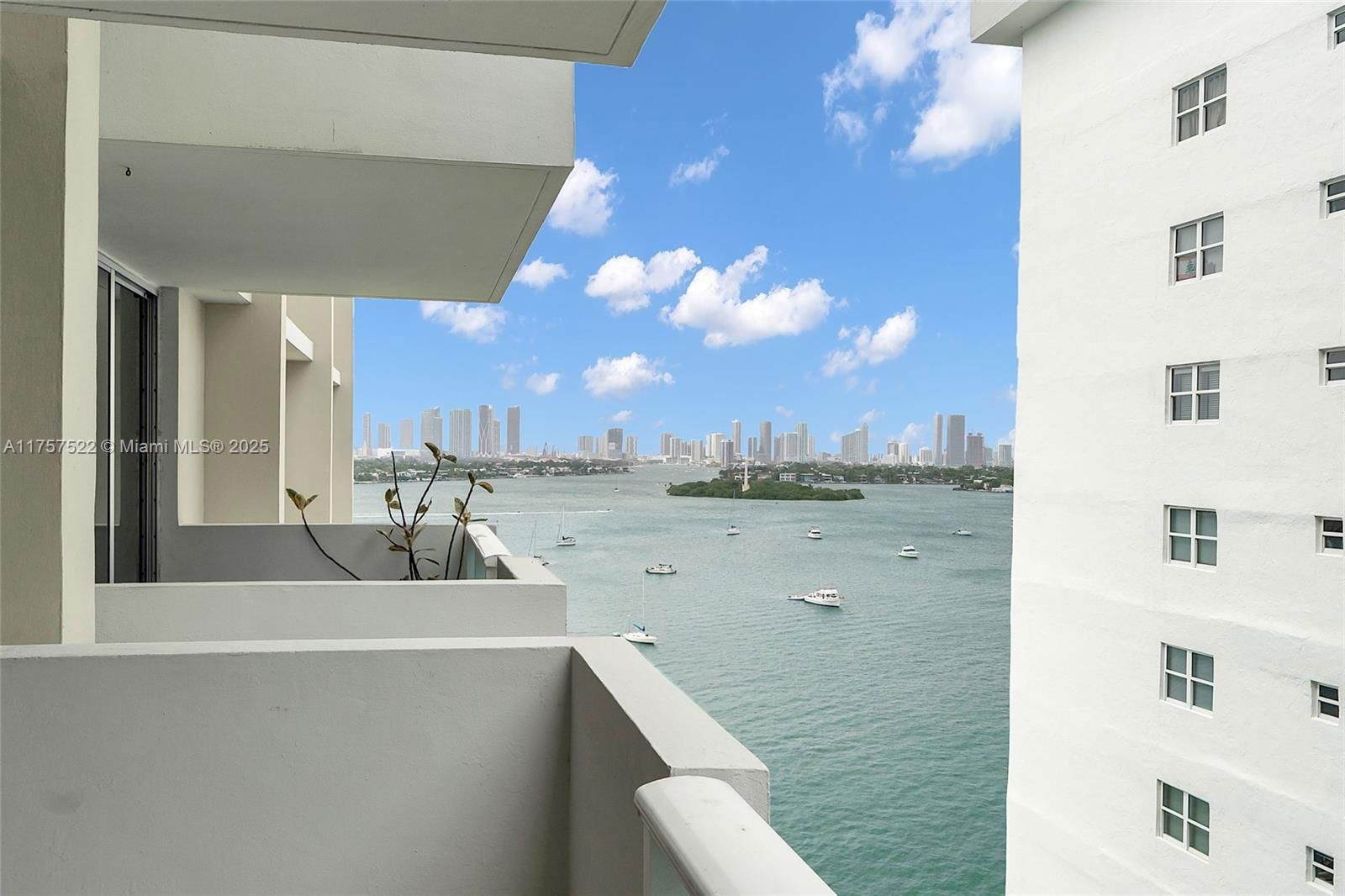 Real estate property located at 1200 West Ave #1123, Miami-dade, Mirador 1200 Condo, Miami Beach, FL