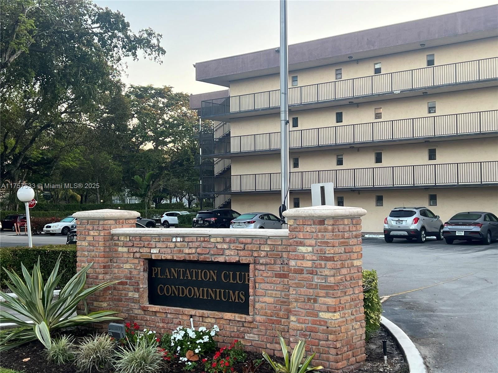 Real estate property located at 6755 Broward Blvd #204, Broward, Plantation Club A Condo, Plantation, FL