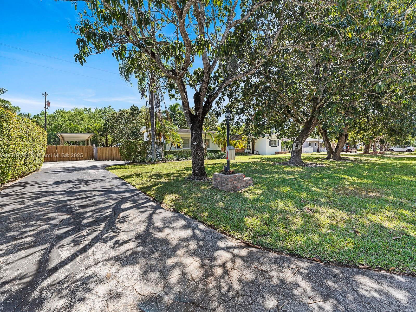 Real estate property located at 7321 84th Ct, Miami-dade, Mayfield Mnr, Miami, FL