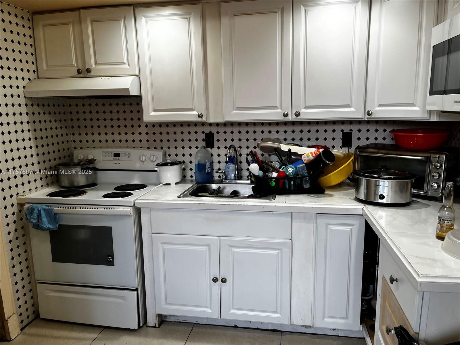 Real estate property located at 15721 40th Ct, Miami-dade, Venetian Gardens Acrespb, Miami Gardens, FL
