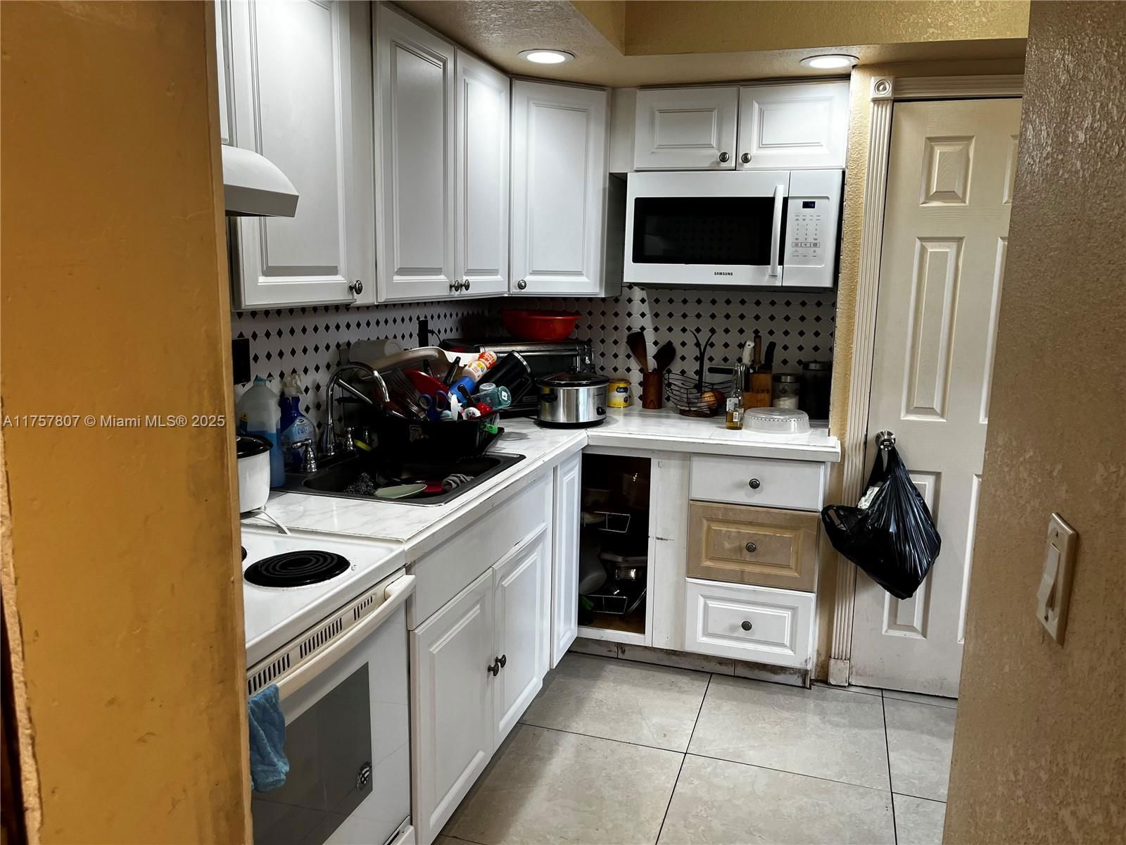 Real estate property located at 15721 40th Ct, Miami-dade, Venetian Gardens Acrespb, Miami Gardens, FL