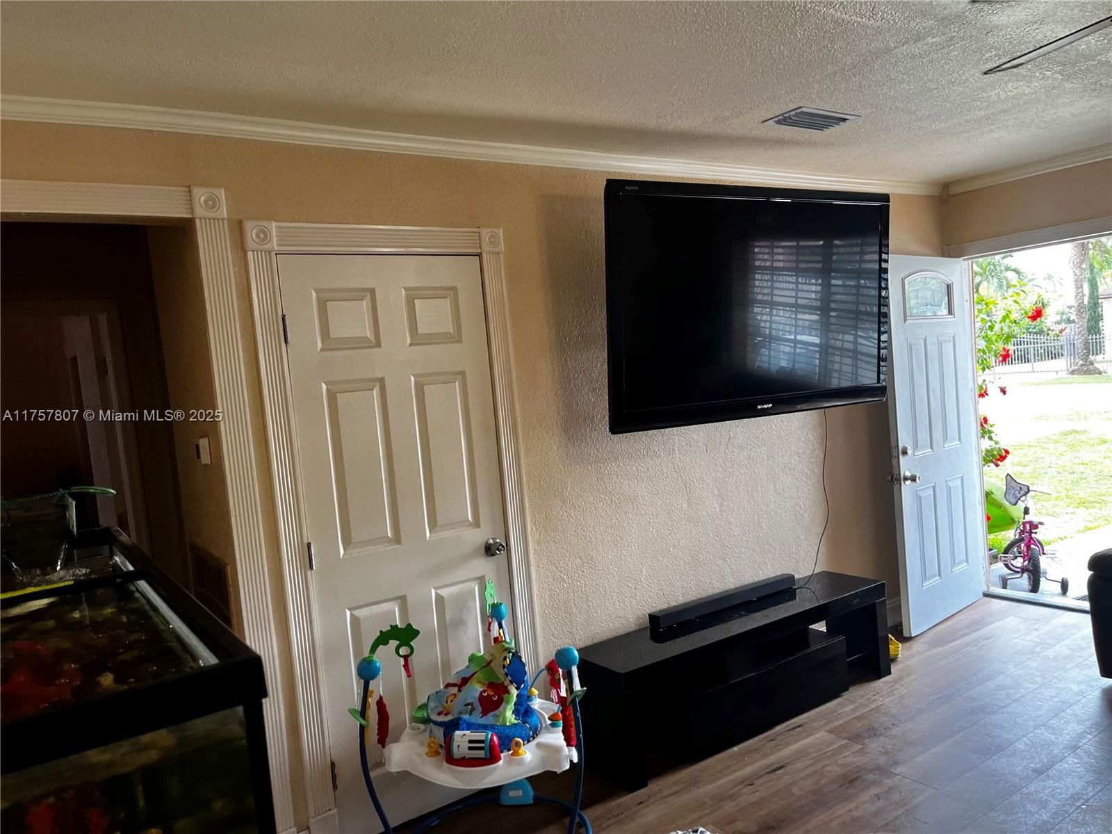 Real estate property located at 15721 40th Ct, Miami-dade, Venetian Gardens Acrespb, Miami Gardens, FL
