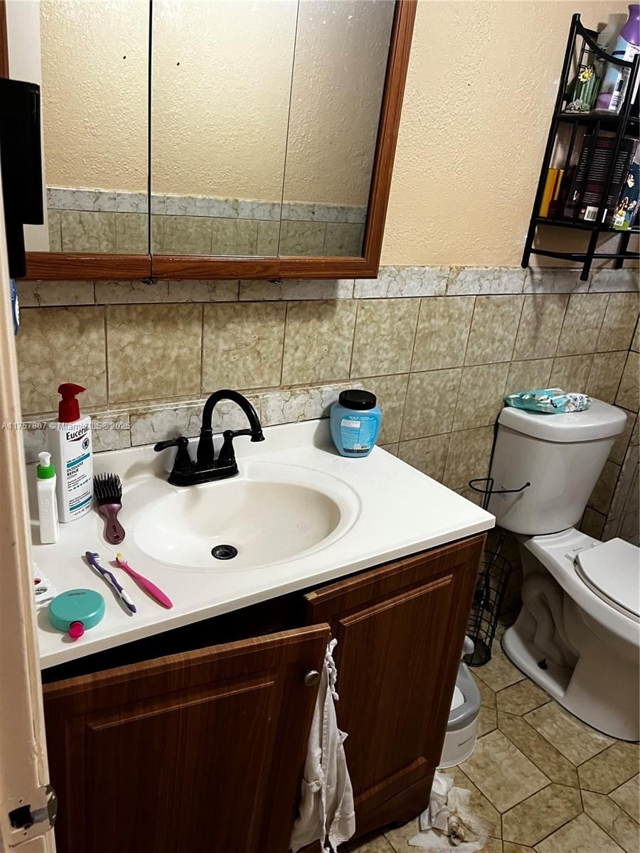Real estate property located at 15721 40th Ct, Miami-dade, Venetian Gardens Acrespb, Miami Gardens, FL