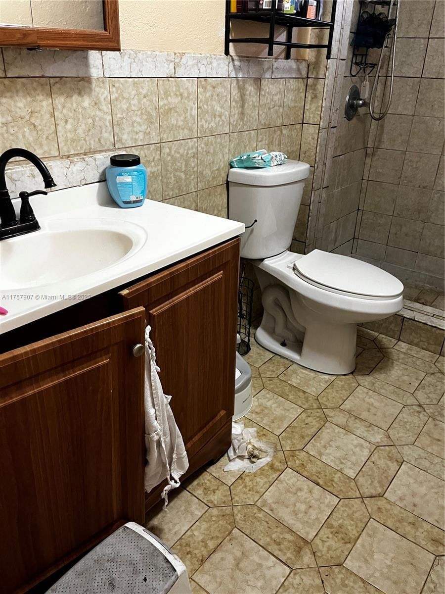 Real estate property located at 15721 40th Ct, Miami-dade, Venetian Gardens Acrespb, Miami Gardens, FL