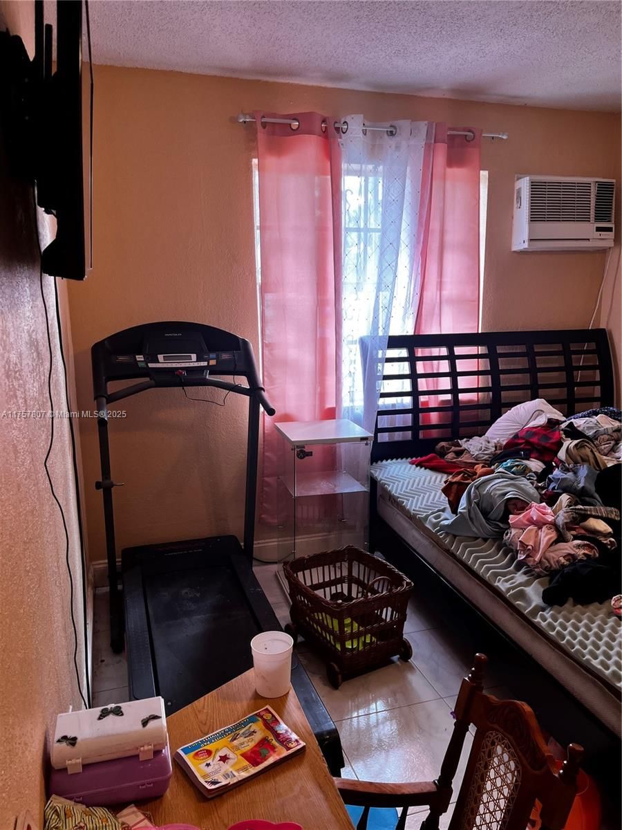 Real estate property located at 15721 40th Ct, Miami-dade, Venetian Gardens Acrespb, Miami Gardens, FL