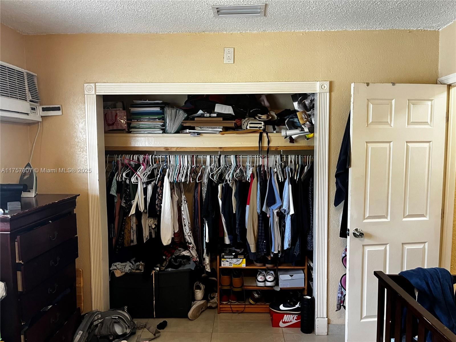 Real estate property located at 15721 40th Ct, Miami-dade, Venetian Gardens Acrespb, Miami Gardens, FL
