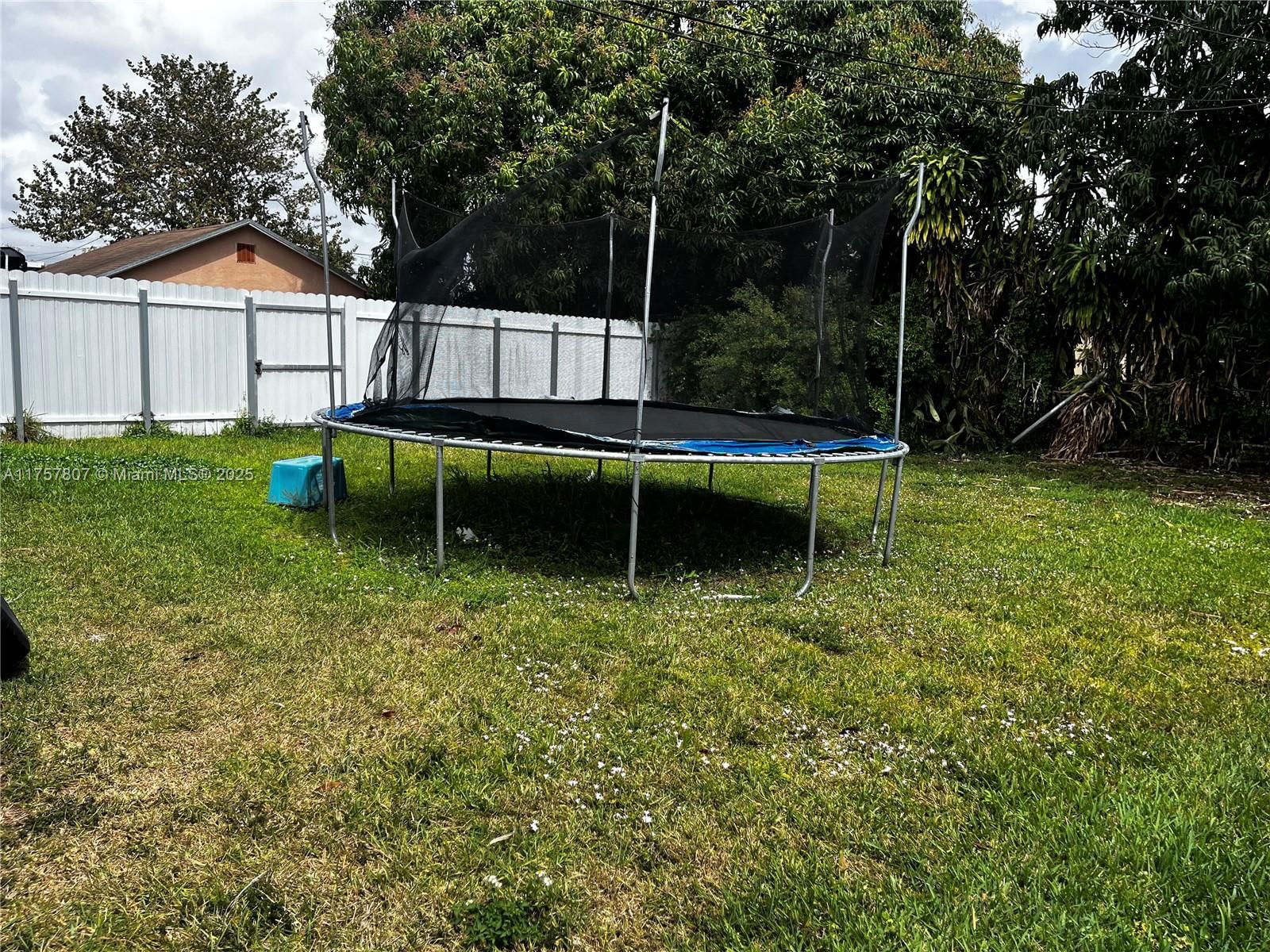 Real estate property located at 15721 40th Ct, Miami-dade, Venetian Gardens Acrespb, Miami Gardens, FL