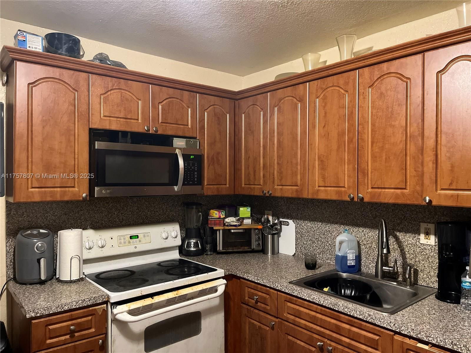 Real estate property located at 15721 40th Ct, Miami-dade, Venetian Gardens Acrespb, Miami Gardens, FL