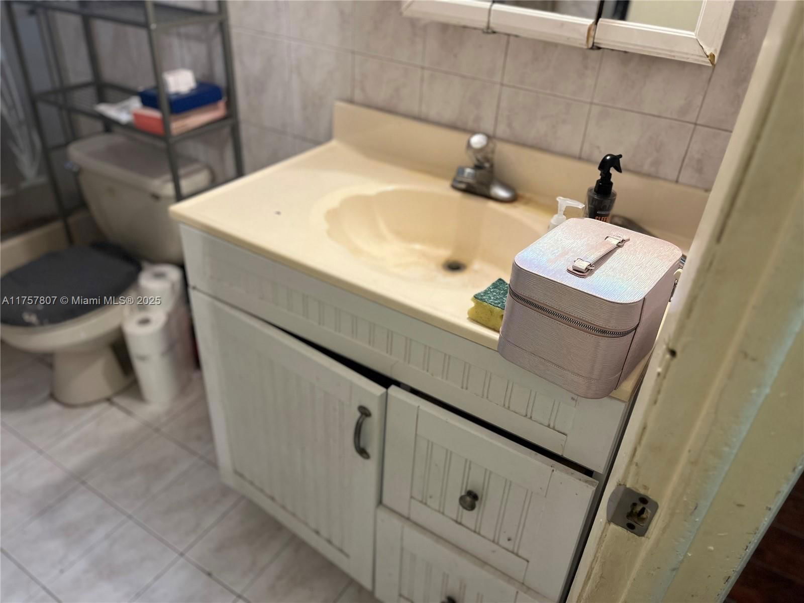 Real estate property located at 15721 40th Ct, Miami-dade, Venetian Gardens Acrespb, Miami Gardens, FL