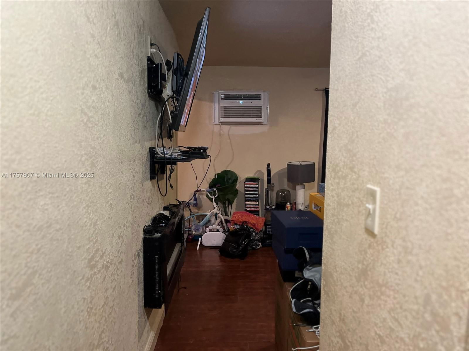 Real estate property located at 15721 40th Ct, Miami-dade, Venetian Gardens Acrespb, Miami Gardens, FL