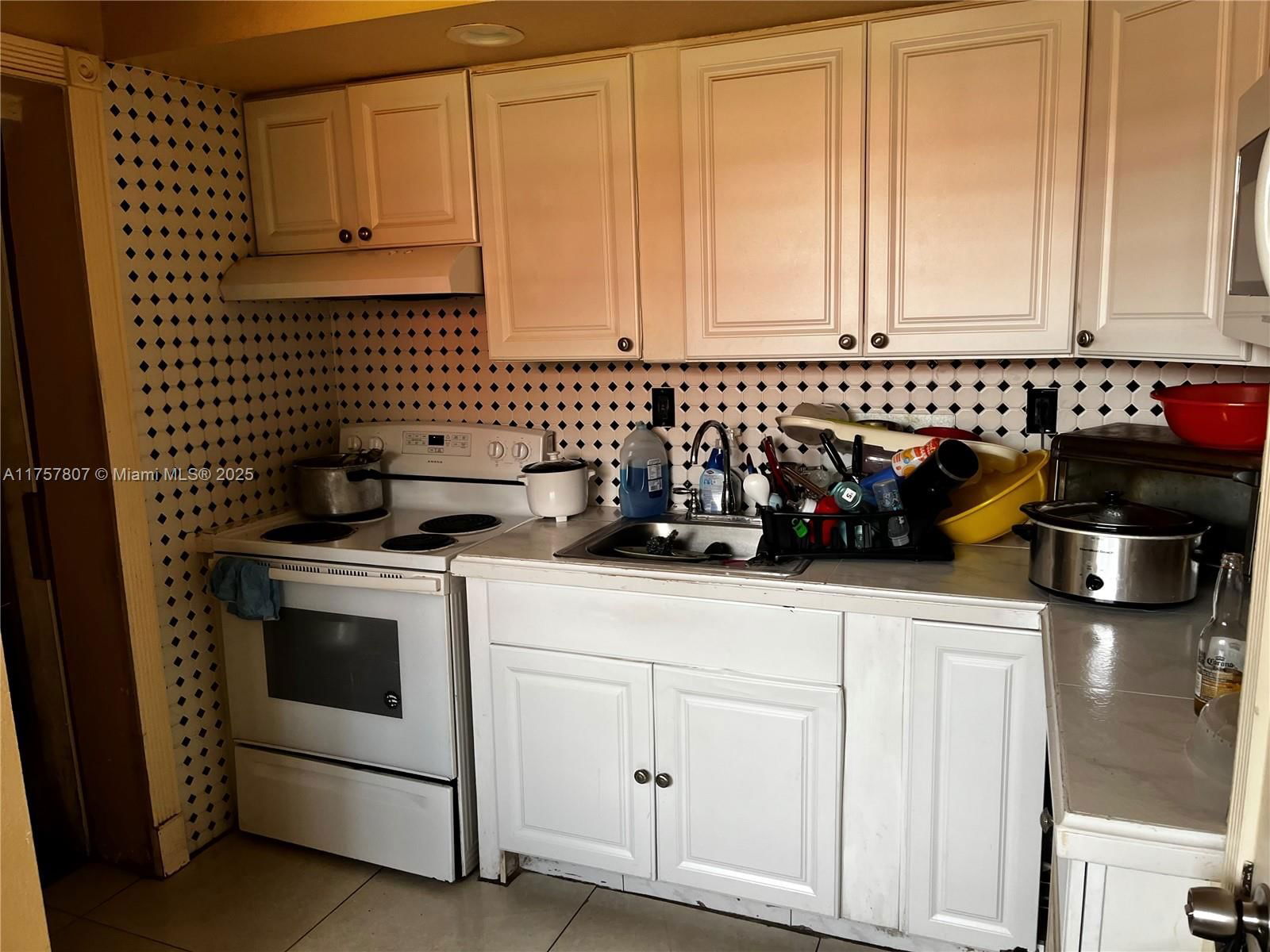 Real estate property located at 15721 40th Ct, Miami-dade, Venetian Gardens Acrespb, Miami Gardens, FL