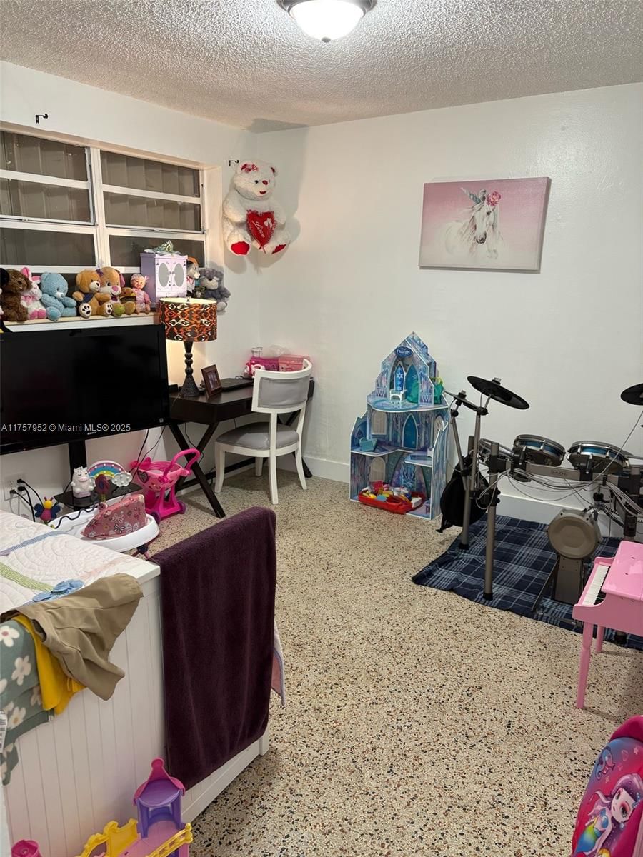 Real estate property located at 250 10th St, Miami-dade, Town Of Hialeah 1 Addn Am, Hialeah, FL
